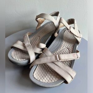 Baretraps Danny Strappy Sandals, Stone Color. Comfortable sole. Size 8